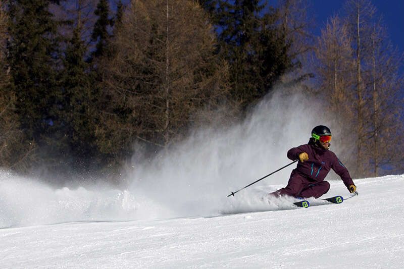 Skifahrer auf der Piste im Paznaun Tirol