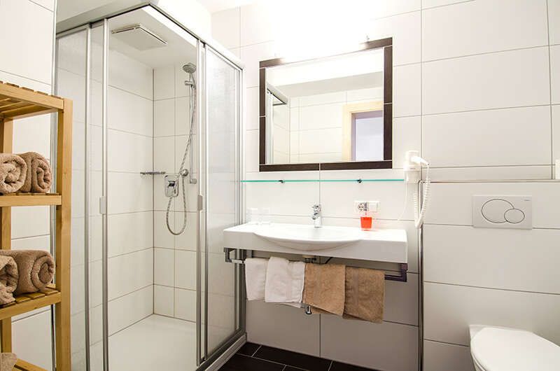 Bathroom with shower and toilet in the Ambiente Apartments